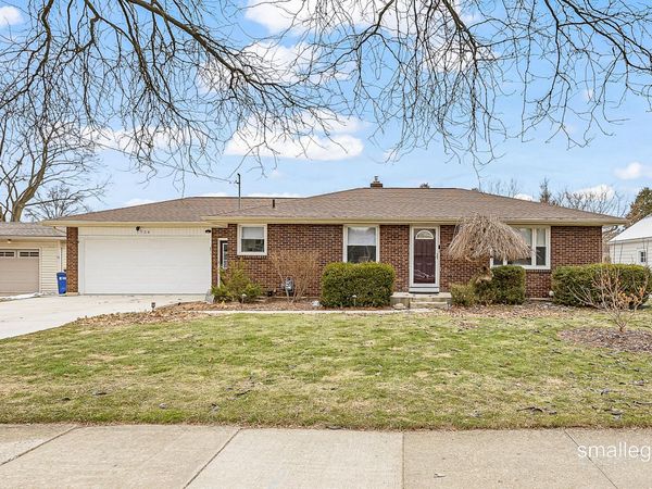 1736 Woodcliff Avenue SE, Grand Rapids, MI 49506