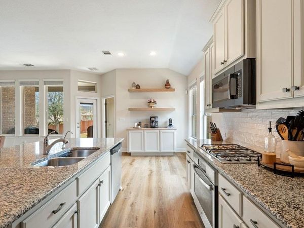 18517 DeLeon Bayou LN, Austin, TX 78738