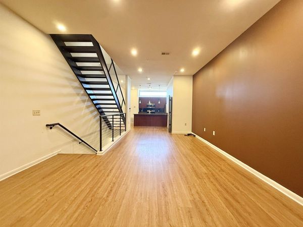 449 MONROE AVE, Unit 102, Memphis, TN 38103