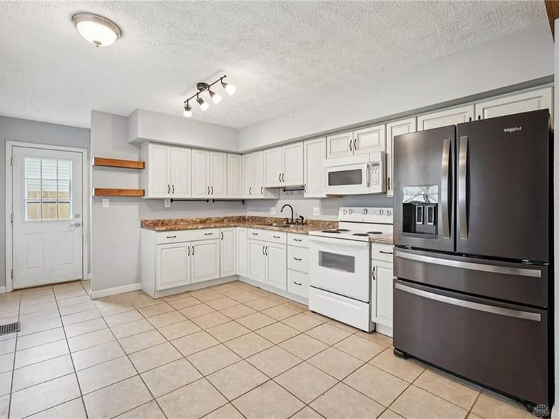 1529 Bowman Drive, Xenia, OH 45385 Photo 6