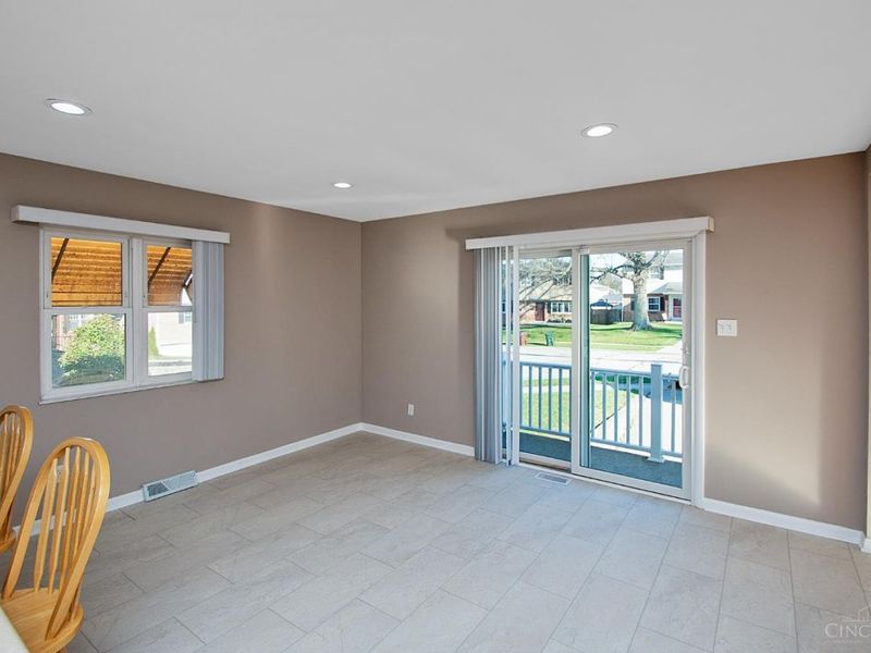 3433 Tolland Court, Green Township, OH 45248 Photo 11