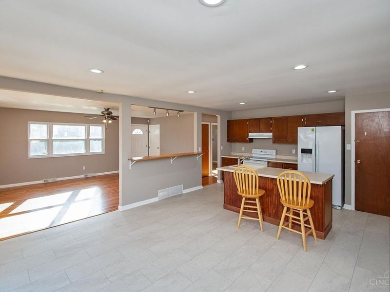 3433 Tolland Court, Green Township, OH 45248 Photo 14