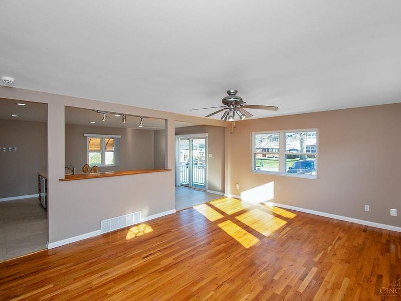 3433 Tolland Court, Green Township, OH 45248 Photo 3