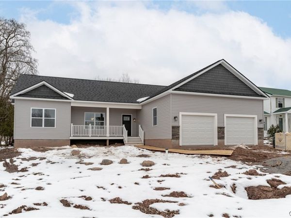 112 Clark Circle, Canastota, NY 13032