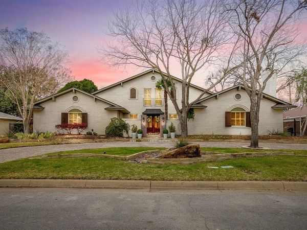3928 Stonehenge Road, Fort Worth, TX 76109