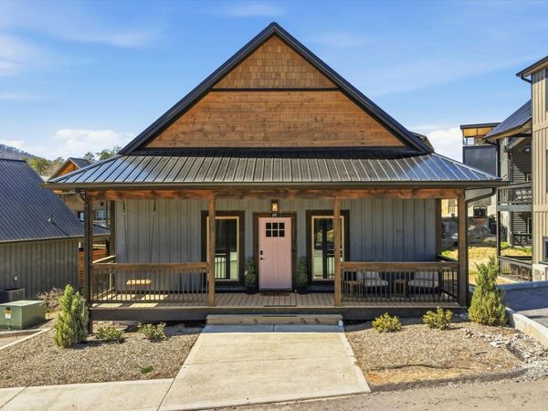 591 Warbonnet Way, Pigeon Forge, TN 37863