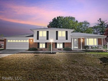 6378 Emerald Lake Drive, Troy, MI 48085