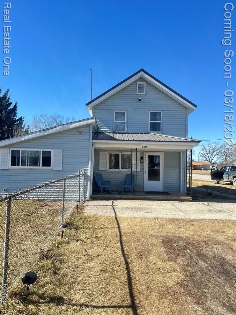 200 S Hayes Street, Farwell Vlg, MI 48622 Main Photo