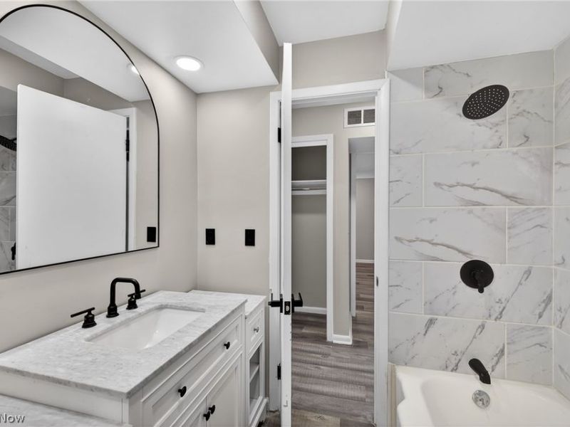 19871 Upper Valley Drive, Euclid, OH 44117 Photo 14