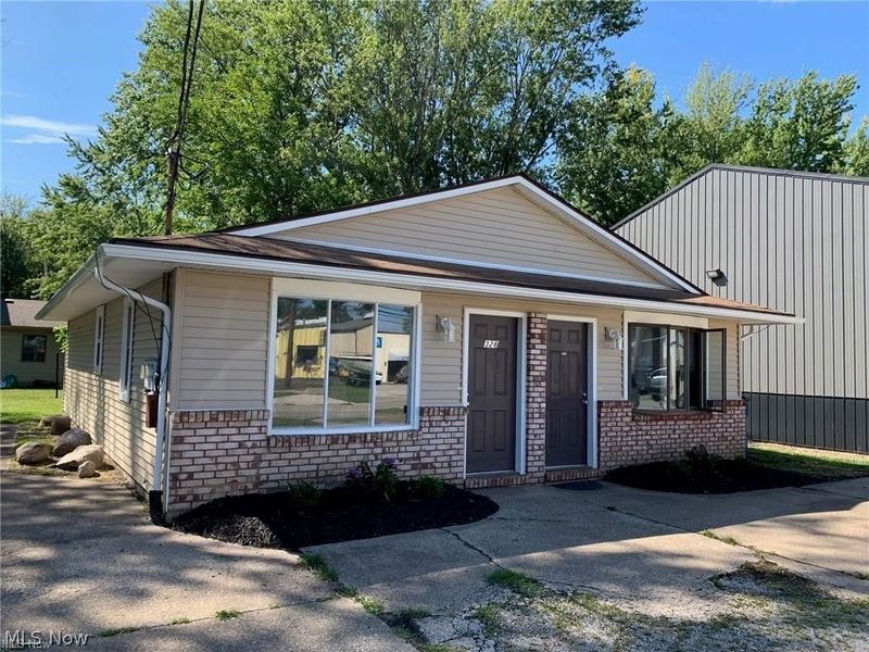 326/328 Abbe Road, Sheffield Lake, OH 44054 Photo 2