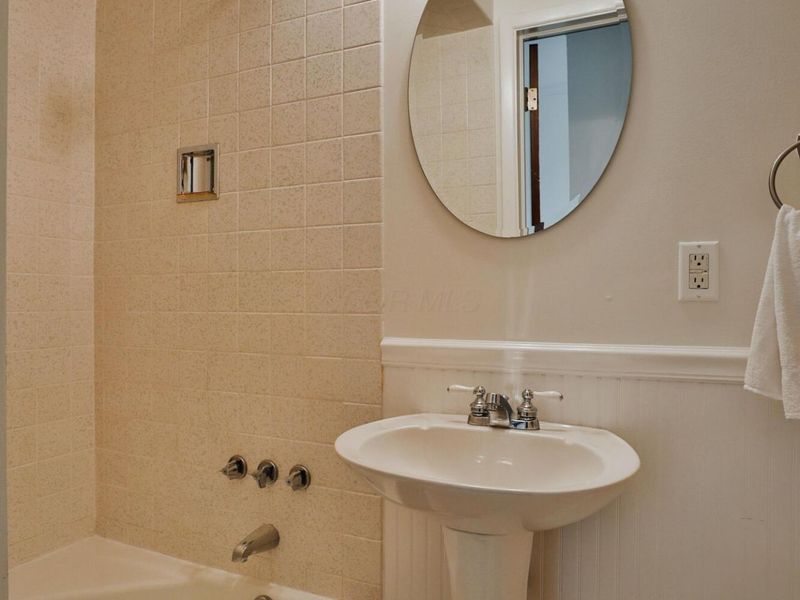 27 E Dunedin Road, Columbus, OH 43214 Photo 19