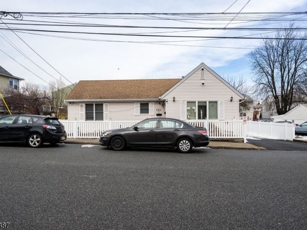 52 Mount Pleasant Ave, Woodland Park, NJ 07424