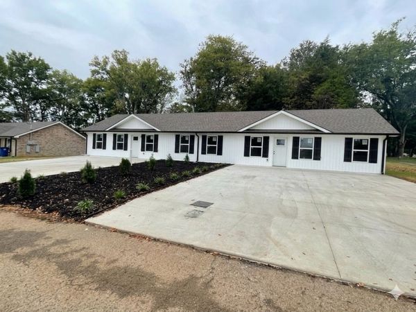 111 W End Ave , Shelbyville, TN 37160