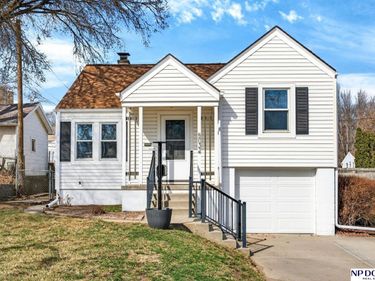 5032 Pierce Street , Omaha, NE 68106