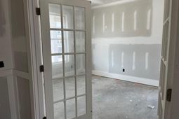 2027 Allan Crest Road photo 4