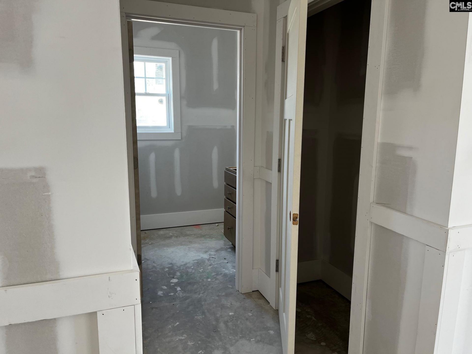 2027 Allan Crest Road Photo 4