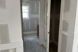 2027 Allan Crest Road photo 4