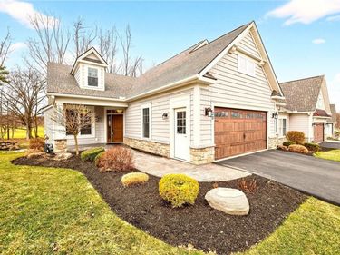 20 Greenpoint Trail, Pittsford, NY 14534