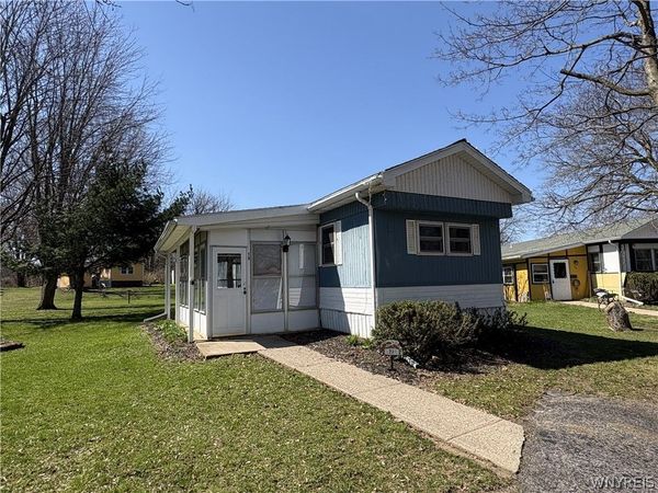 19 Lakewood Village, Medina, NY 14103