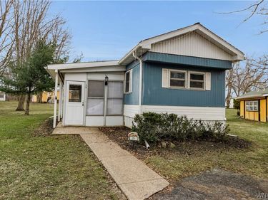 19 Lakewood Village, Medina, NY 14103