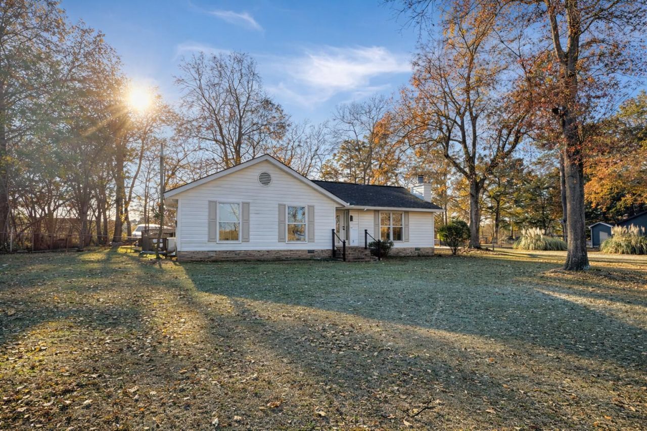 1185 Sheppard Road Photo 2