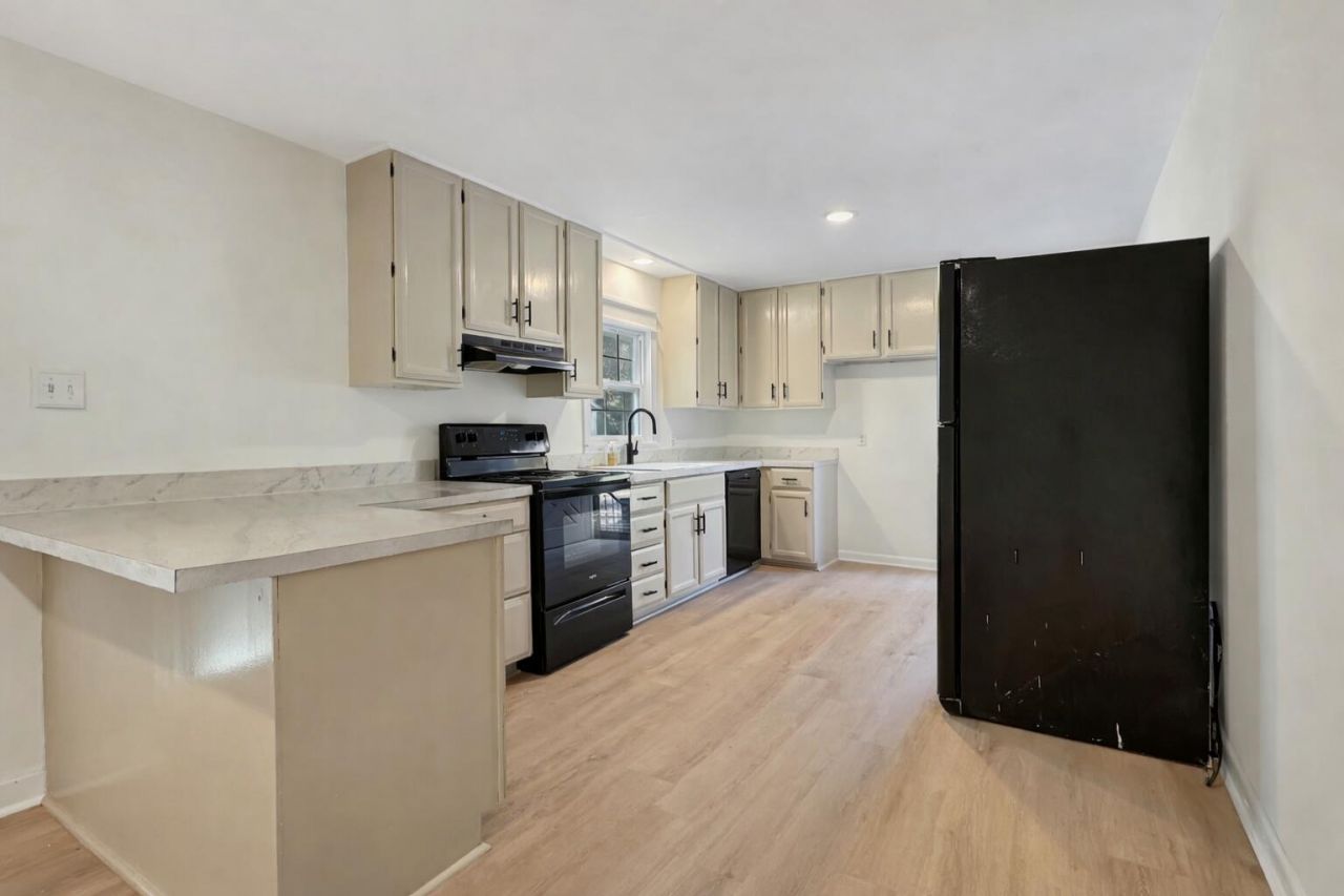 1185 Sheppard Road Photo 4