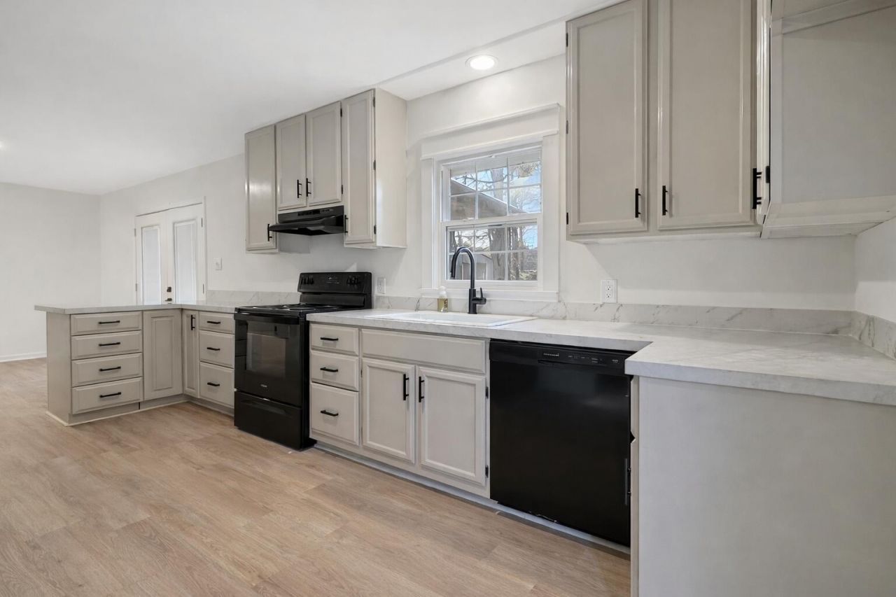 1185 Sheppard Road Photo 5