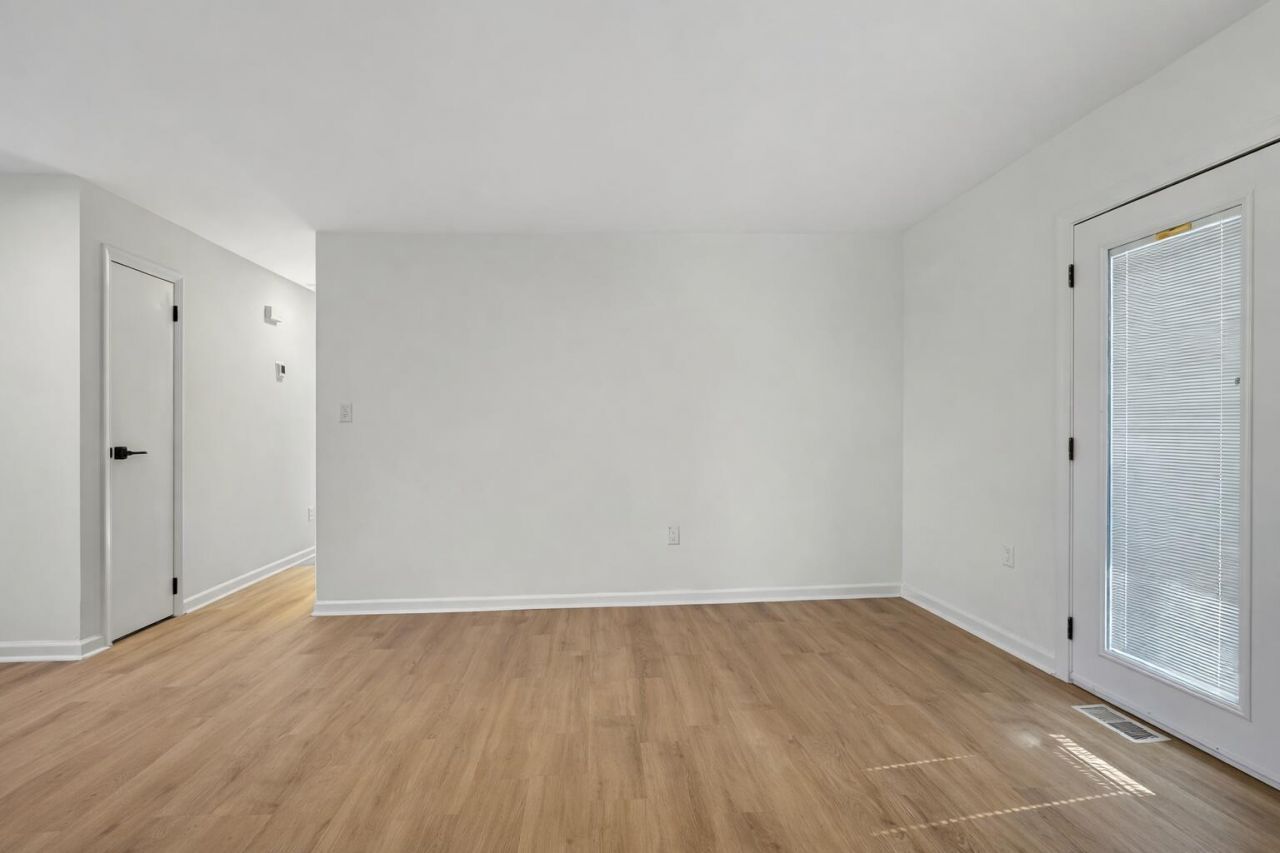 1185 Sheppard Road Photo 7