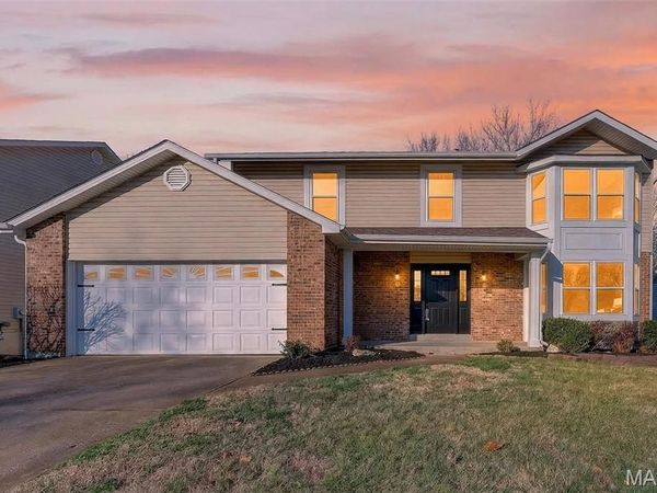 1135 Carrington Drive, St Peters, MO 63376