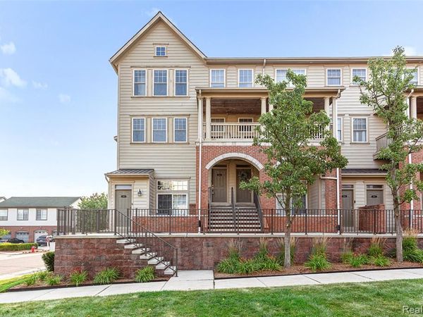 208 Amys Walk, Auburn Hills, Mi 48326