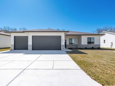 707 E Elmwood St, Park City, KS 67147