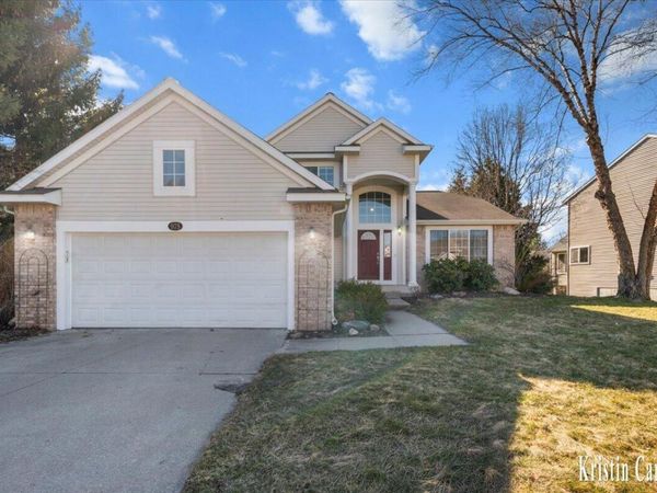 975 Dogwood Meadows SE, Ada, MI 49301