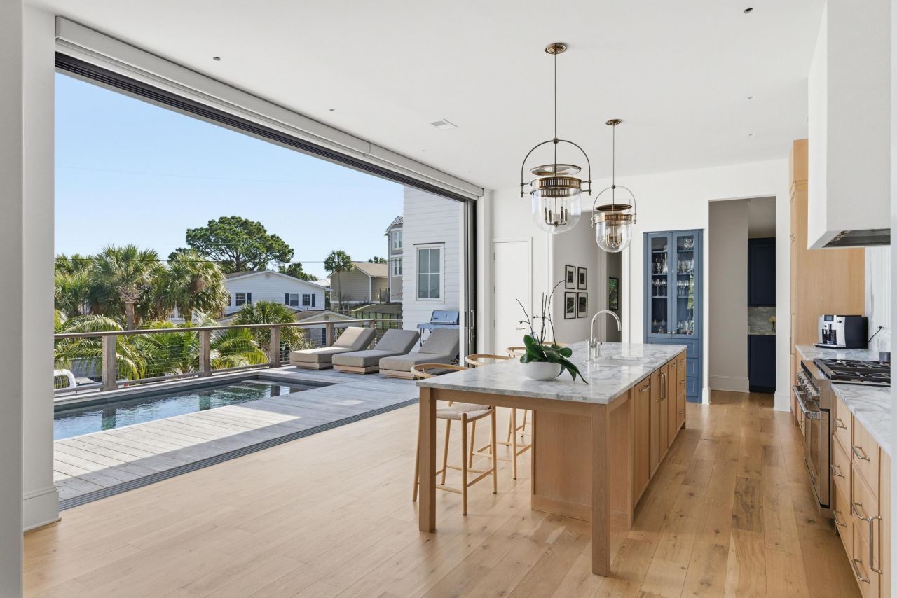 120 Palm Boulevard Photo 5