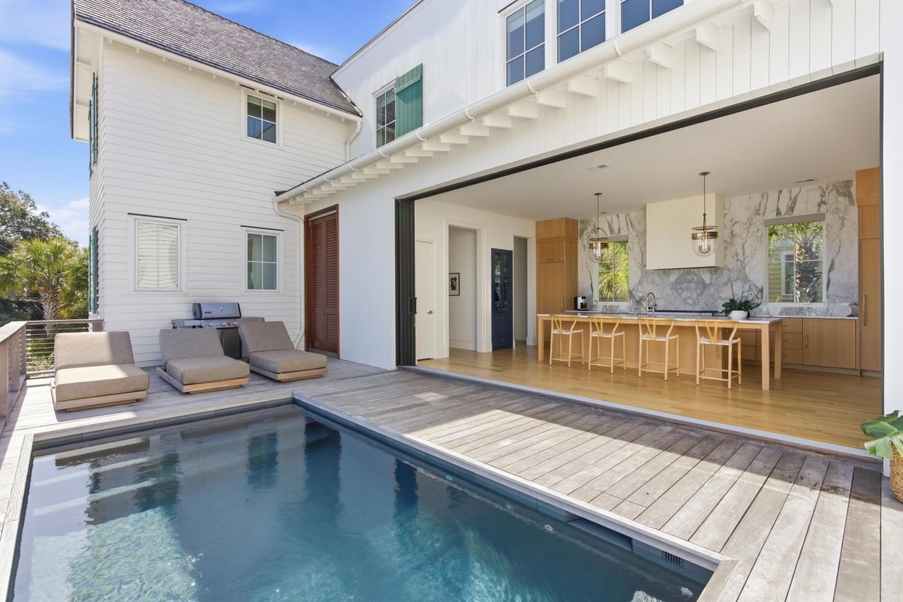 120 Palm Boulevard Photo 6