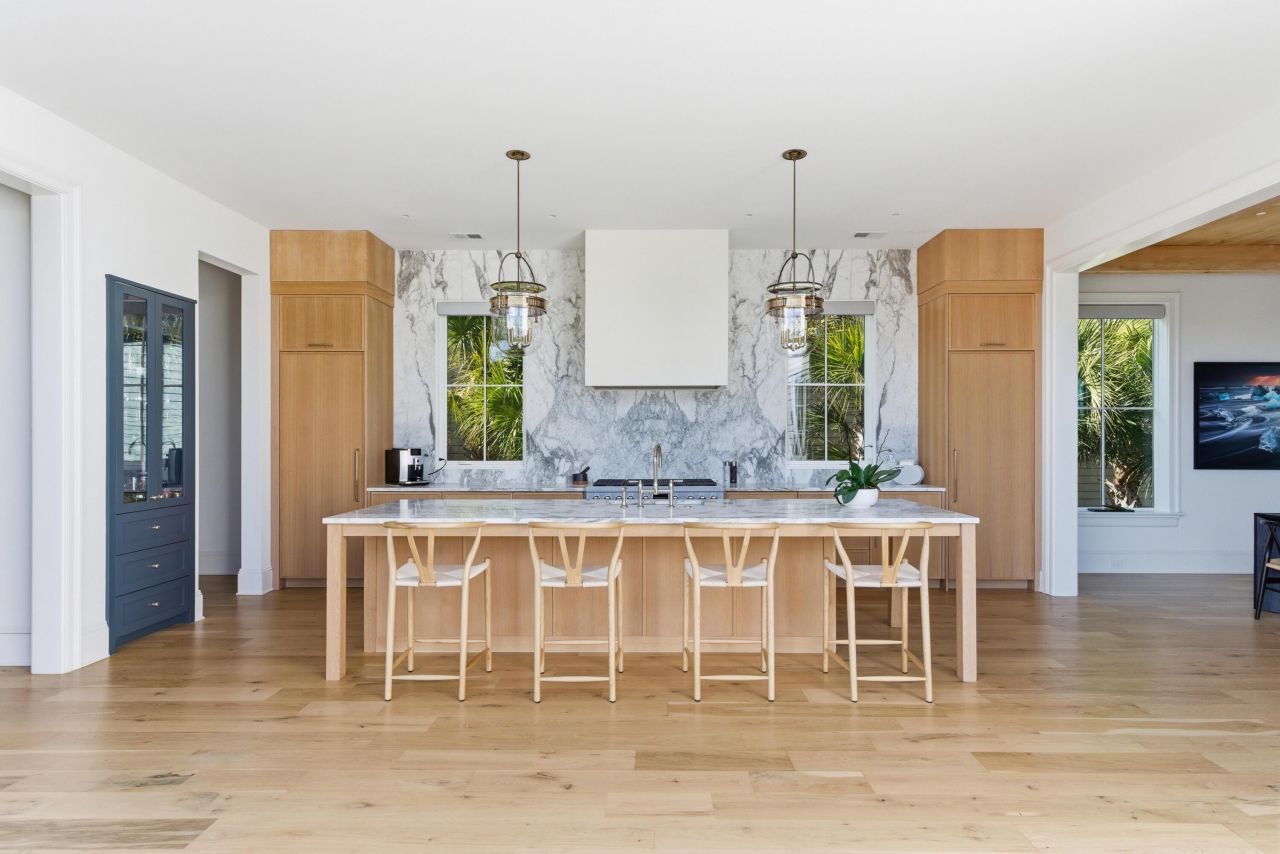 120 Palm Boulevard Photo 8