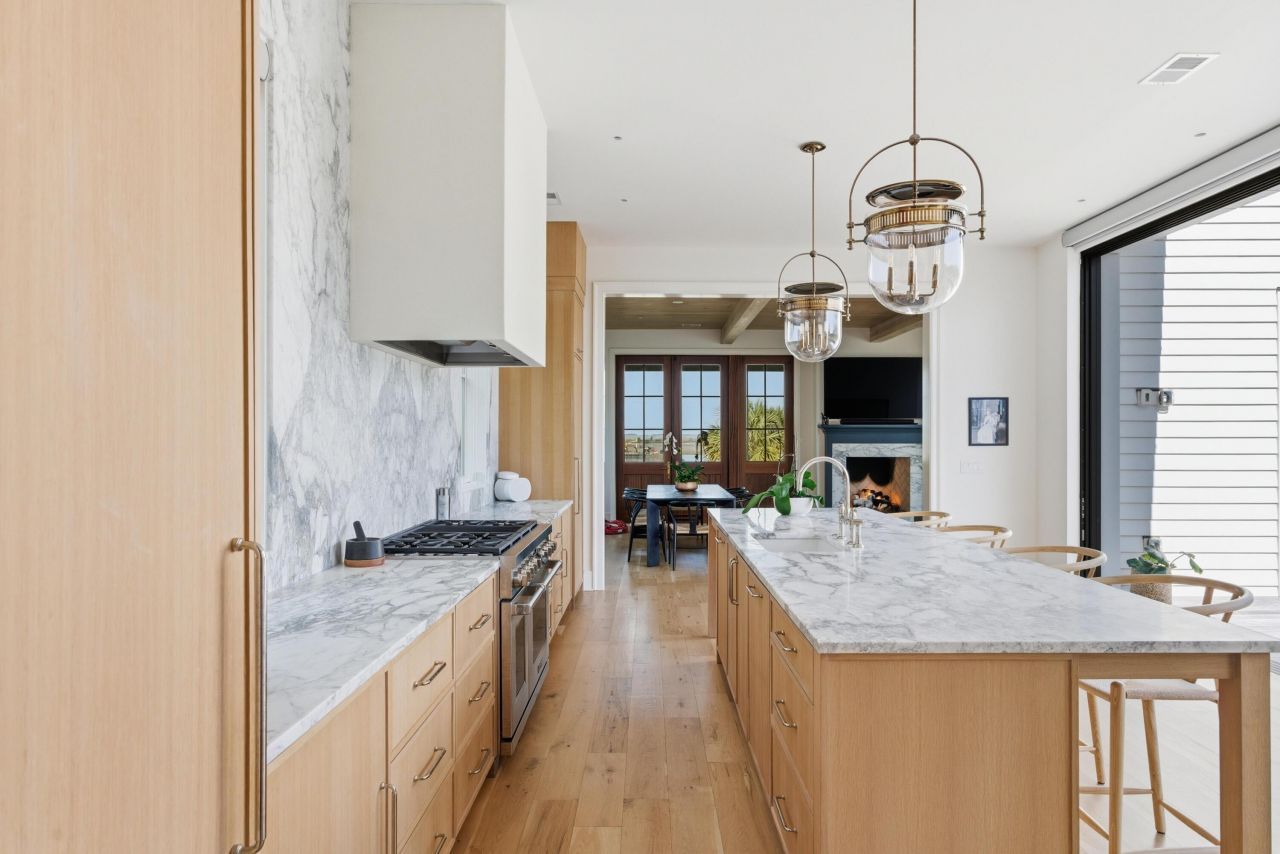 120 Palm Boulevard Photo 9