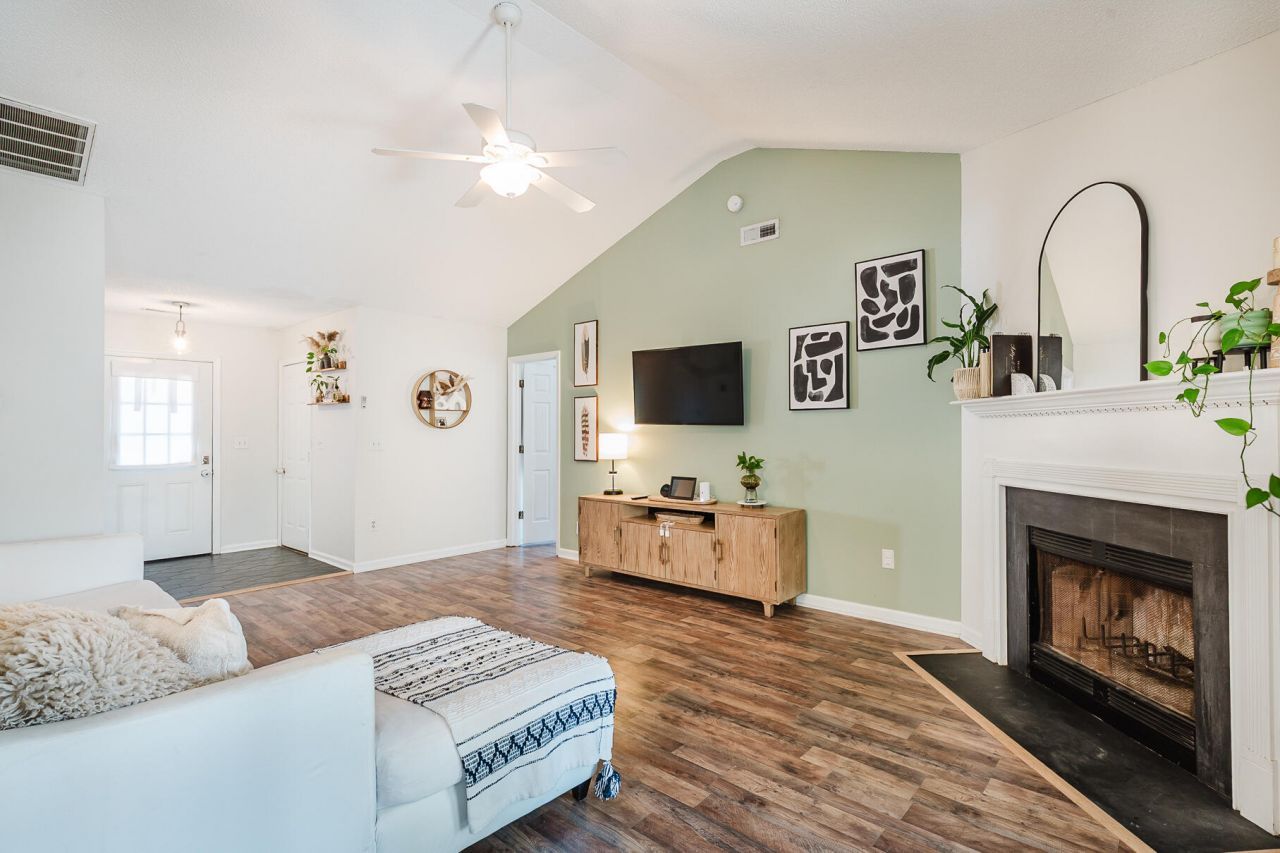 1260 Lakefront Drive Photo 10