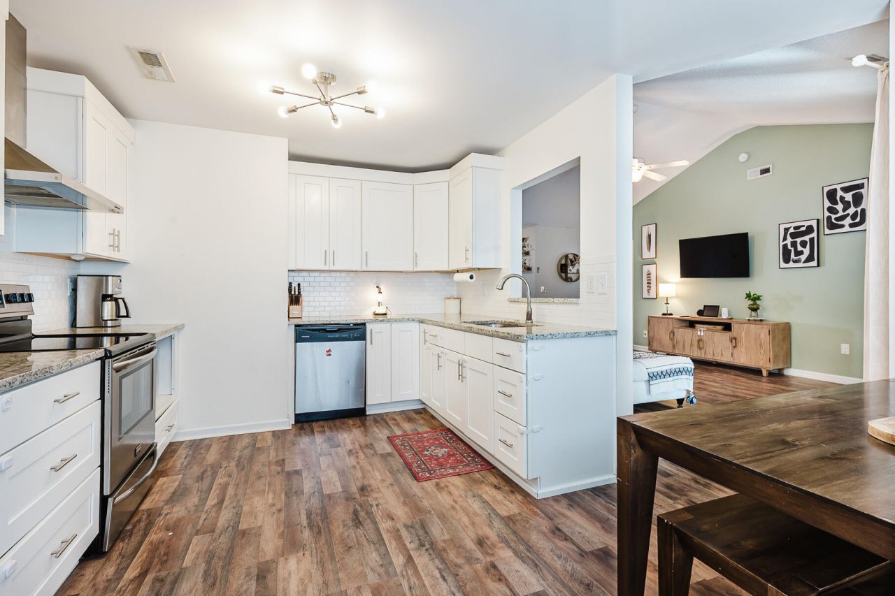 1260 Lakefront Drive Photo 11