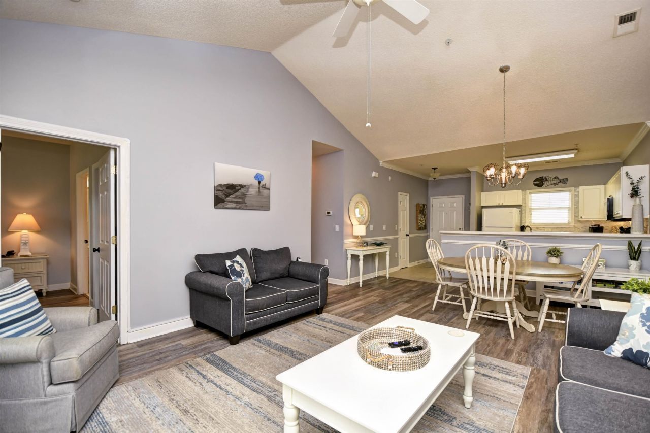 6253 Catalina Dr. Photo 10