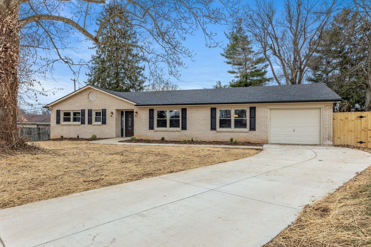 112 Derby Court, Versailles, KY 40383 Main Photo