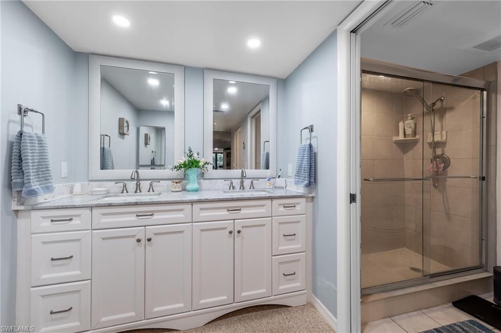 5890 Trailwinds Dr, Unit 522, Fort Myers, FL 33907 Photo