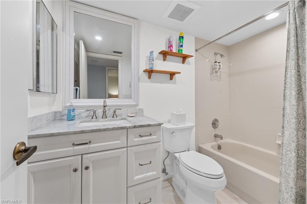 5890 Trailwinds Dr, Unit 522, Fort Myers, FL 33907 Photo