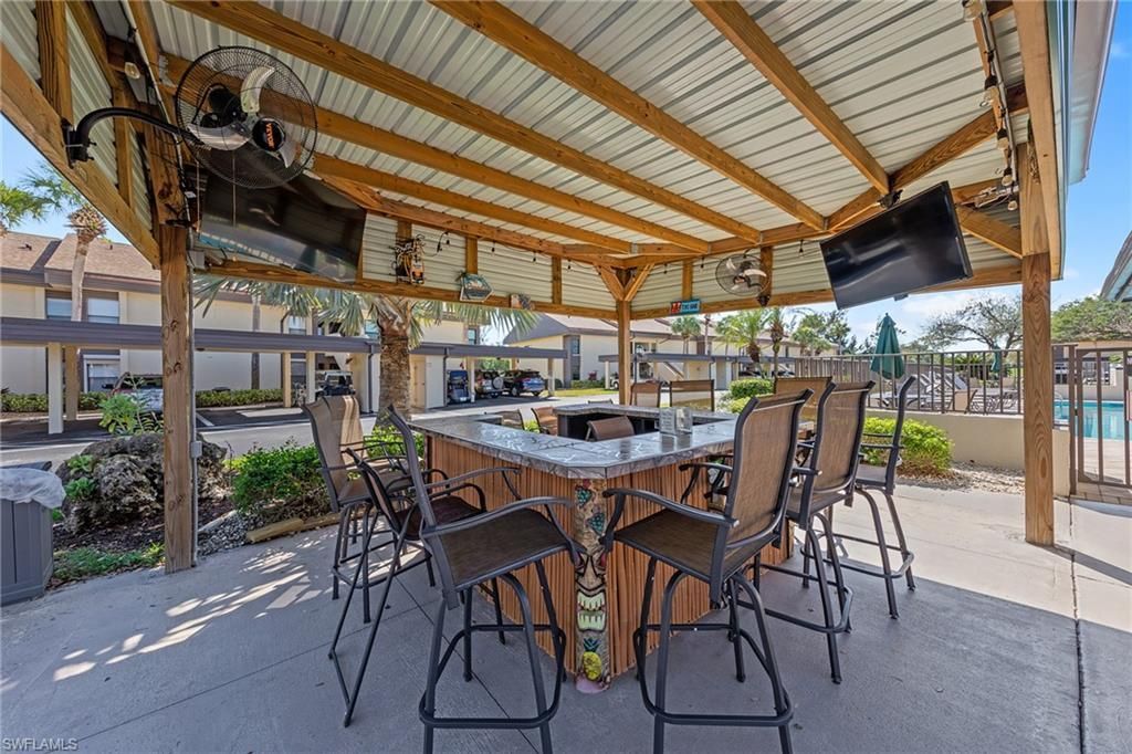 5890 Trailwinds Dr, Unit 522, Fort Myers, FL 33907 Photo