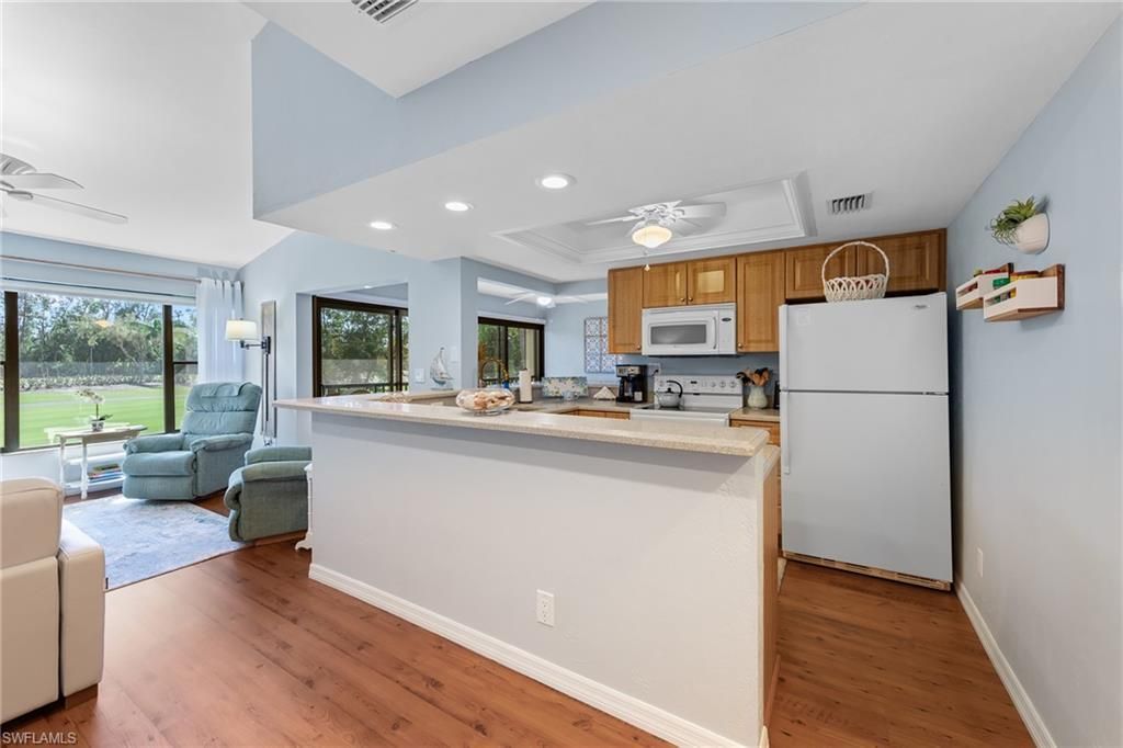 5890 Trailwinds Dr, Unit 522, Fort Myers, FL 33907 Photo