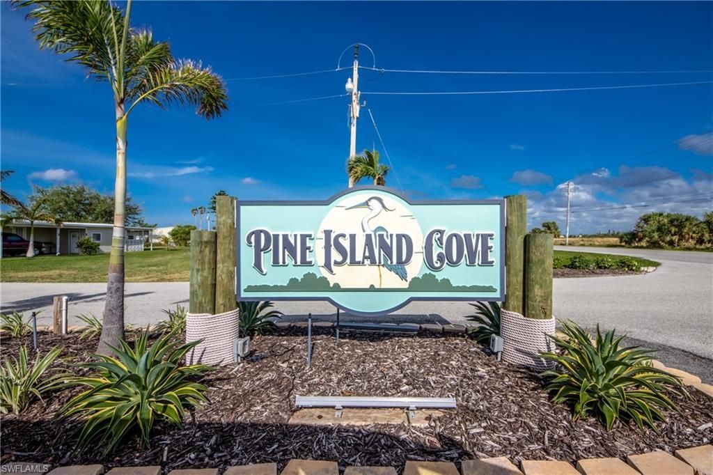 7169 Drum Dr, Saint James City, FL 33956 Photo