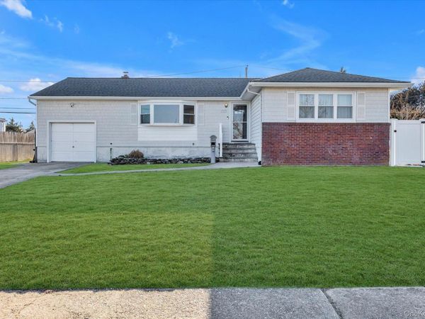351 Venetian Boulevard, Lindenhurst, NY 11757