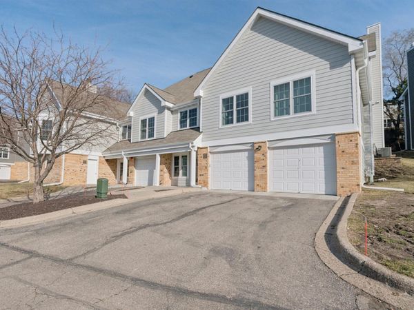 5980 Chasewood Parkway, Unit 102, Minnetonka, MN 55343