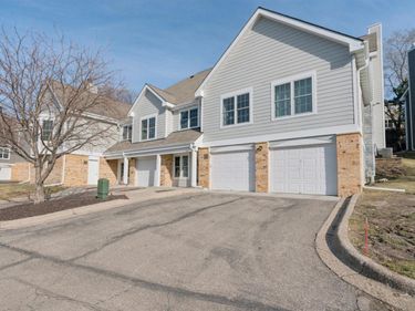 5980 Chasewood Parkway, Unit 102, Minnetonka, MN 55343