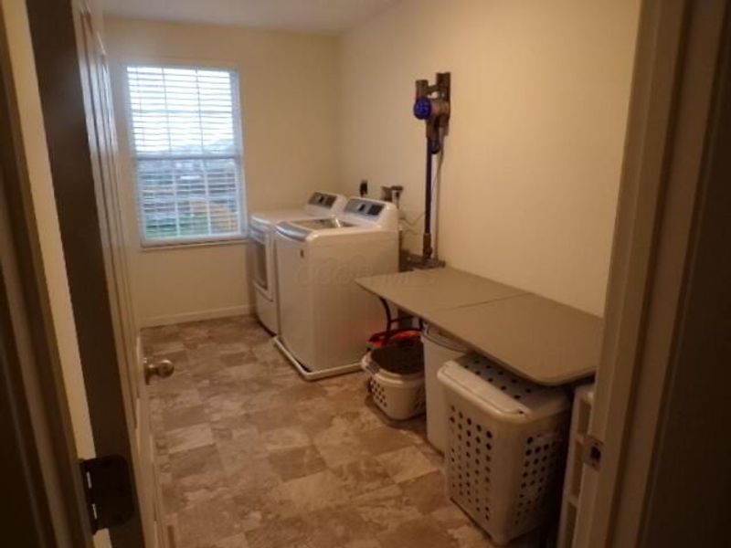 5294 Karst Circle, Ashville, OH 43103 Photo 22