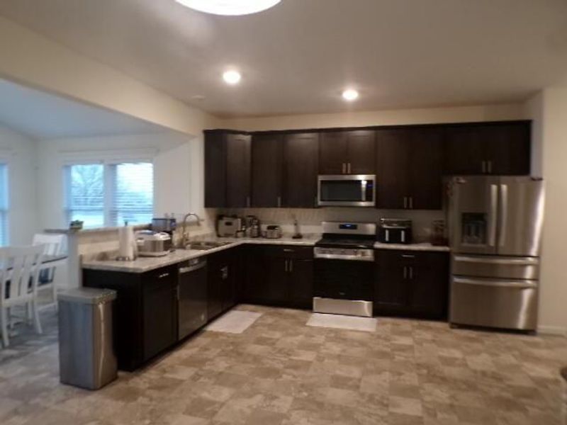 5294 Karst Circle, Ashville, OH 43103 Photo 4